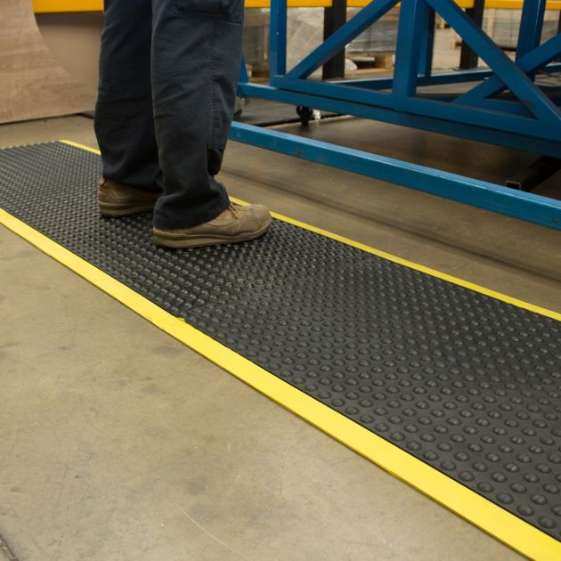 Dalle à bord jaune emboitable ambiance