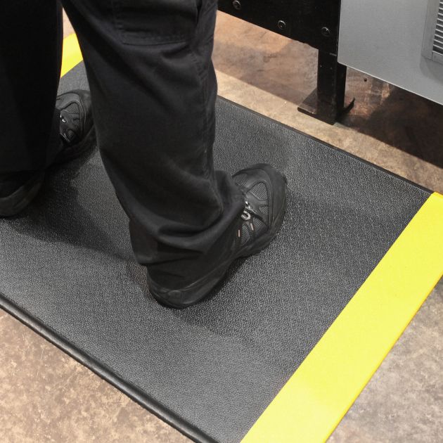 Tapis orthomat standard 9,5 mm sur mesure jaune noir pieds