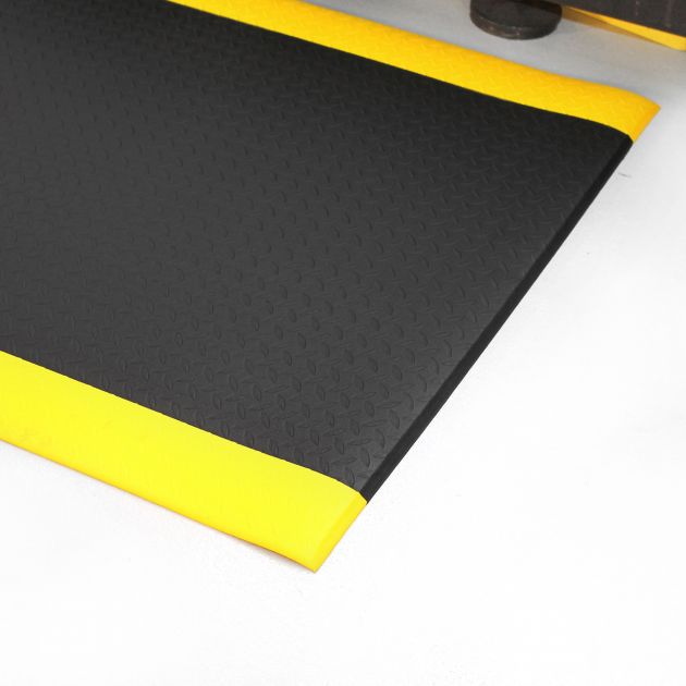 Tapis diamond orthomat standard 9,5 mm sur mesure noir jaune ambiance