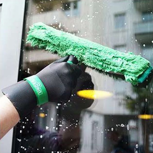 Gant néoprene hiver vitrier en situation