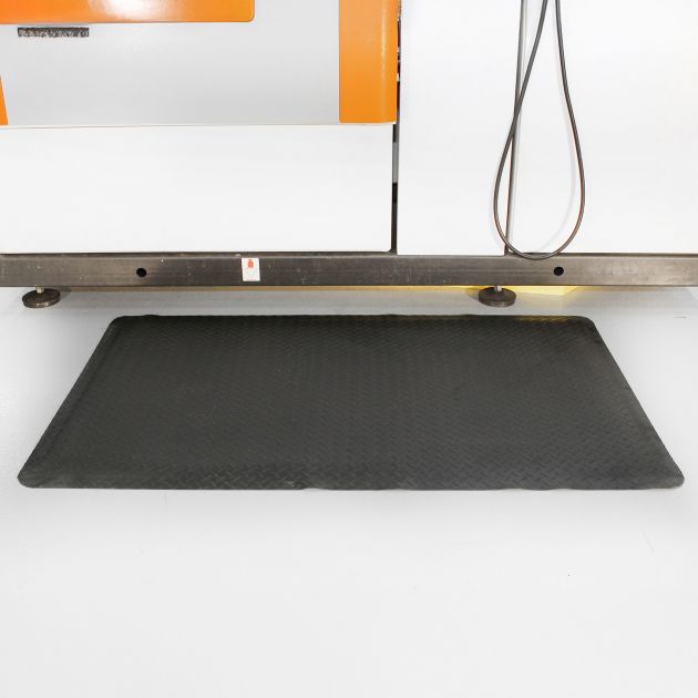 Tapis deckplate 15 mm sur mesure noir ambiance