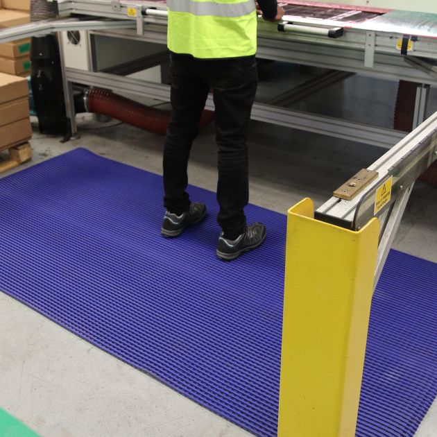 Tapis spécial milieu humide (piscine, douche, vestiaire) 15 mm sur mesure situation