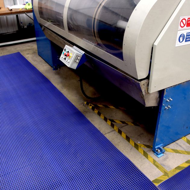 Tapis spécial milieu humide (piscine, douche, vestiaire) 15 mm sur mesure ambiance