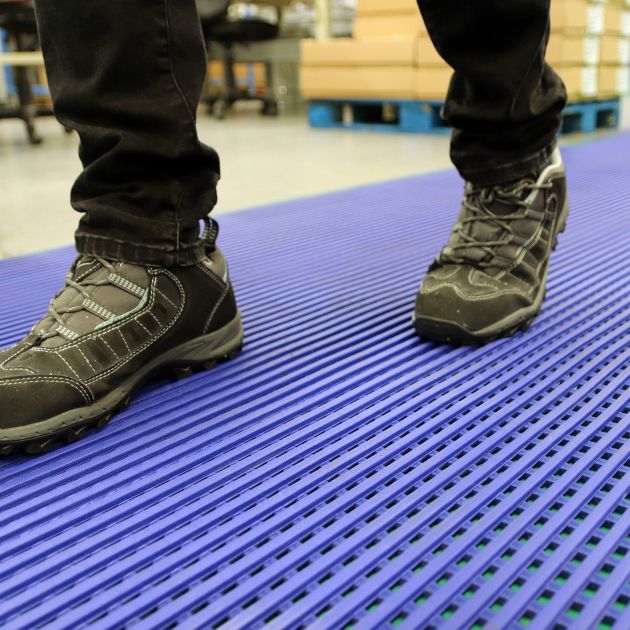 Tapis spécial milieu humide (piscine, douche, vestiaire) 15 mm sur mesure antiderapant