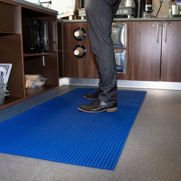 Tapis spécial milieu humide (piscine, douche, vestiaire) 15 mm sur mesure sol