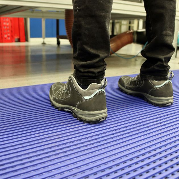 Tapis spécial milieu humide (piscine, douche, vestiaire) 15 mm sur mesure chaussures