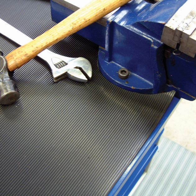 Tapis caoutchouc strié noir rouleau sur mesure outils