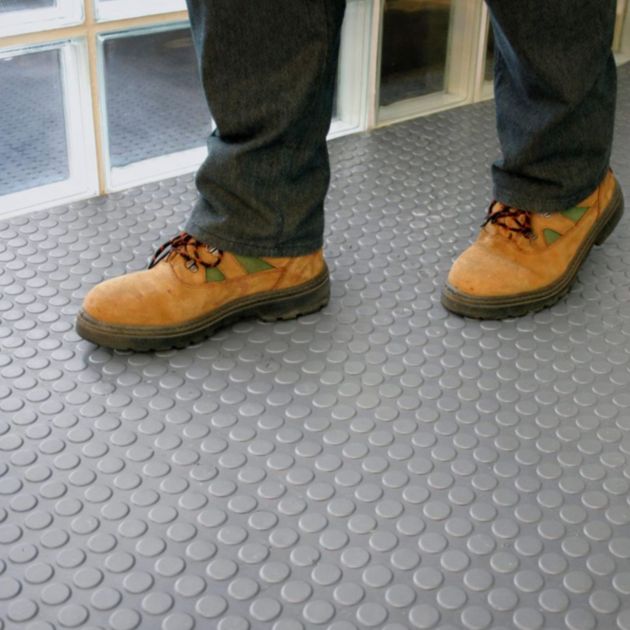 Tapis caoutchouc pastilles nitrile noir rouleau sur mesure gris sol