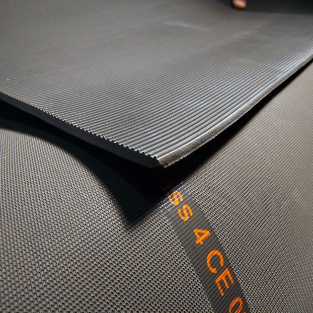 Tapis protégeant contre les choques électriques classe 4 sur mesure marquage ambiance