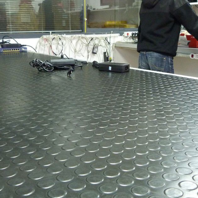Tapis caoutchouc pastilles 3 mm noir rouleau sur mesure bureau