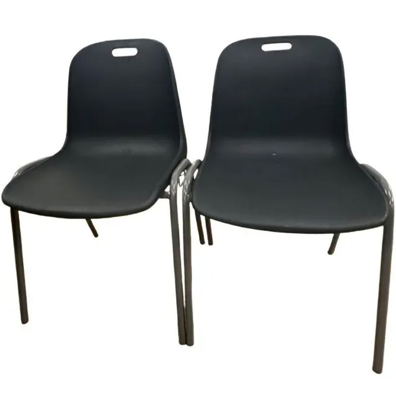 Chaise à coque M4 assemblable et empilable attache