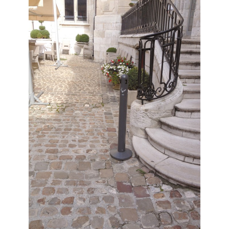 Cendrier sur pied tubulaire PROBBAX - PHOTO Cendrier sur pied tubulaire PROBBAX - PHOTO