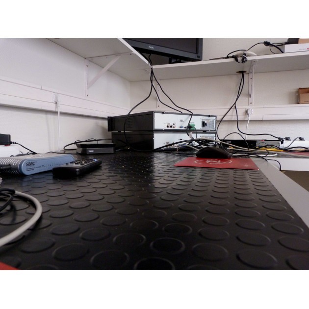 Tapis caoutchouc pastilles normes PMR ERP noir à la découpe sur mesure