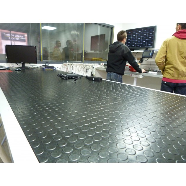 Tapis caoutchouc pastilles normes PMR ERP noir à la découpe sur mesure