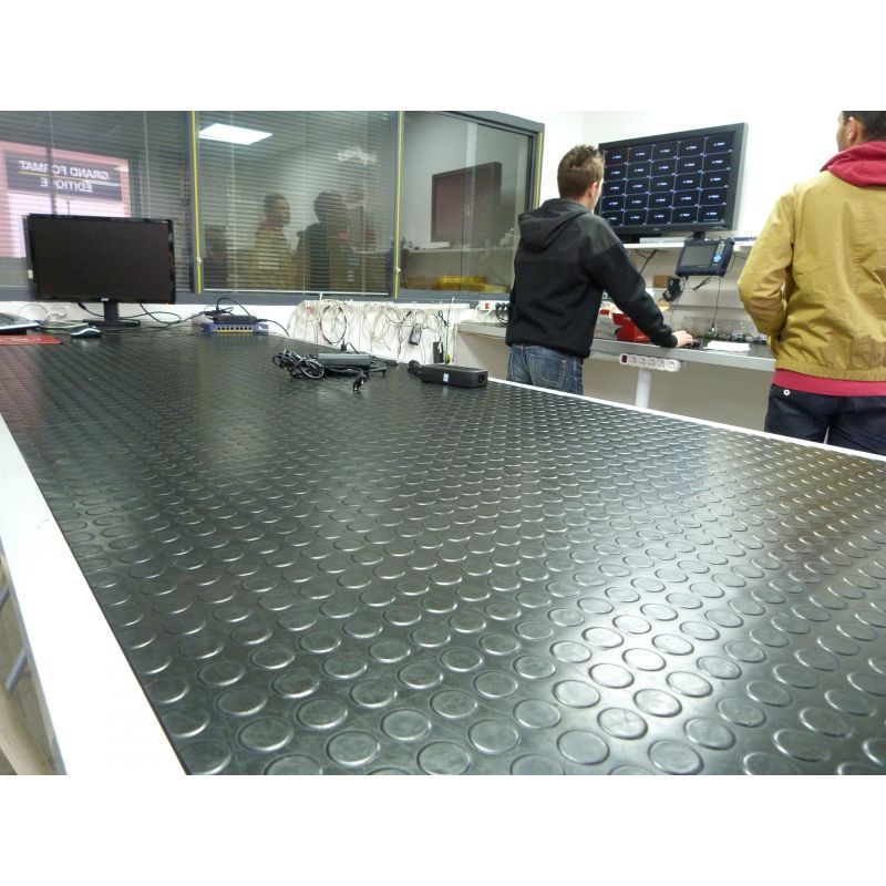 Tapis caoutchouc pastilles normes PMR ERP noir à la découpe sur mesure