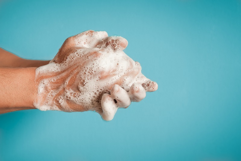 Hygiène De L'eau Et Lavage Des Mains Dans La Cuisine Avec Une