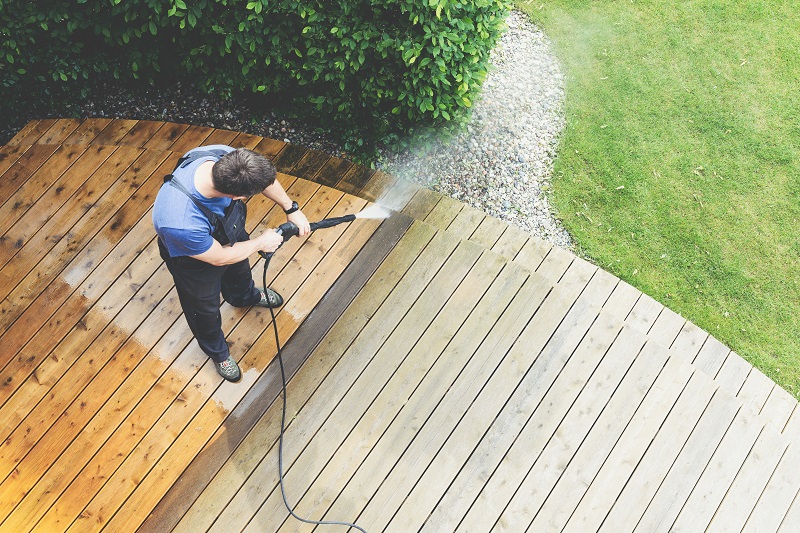 Nettoyant pour terrasse en bois  Enlève la saleté et les taches sans effort