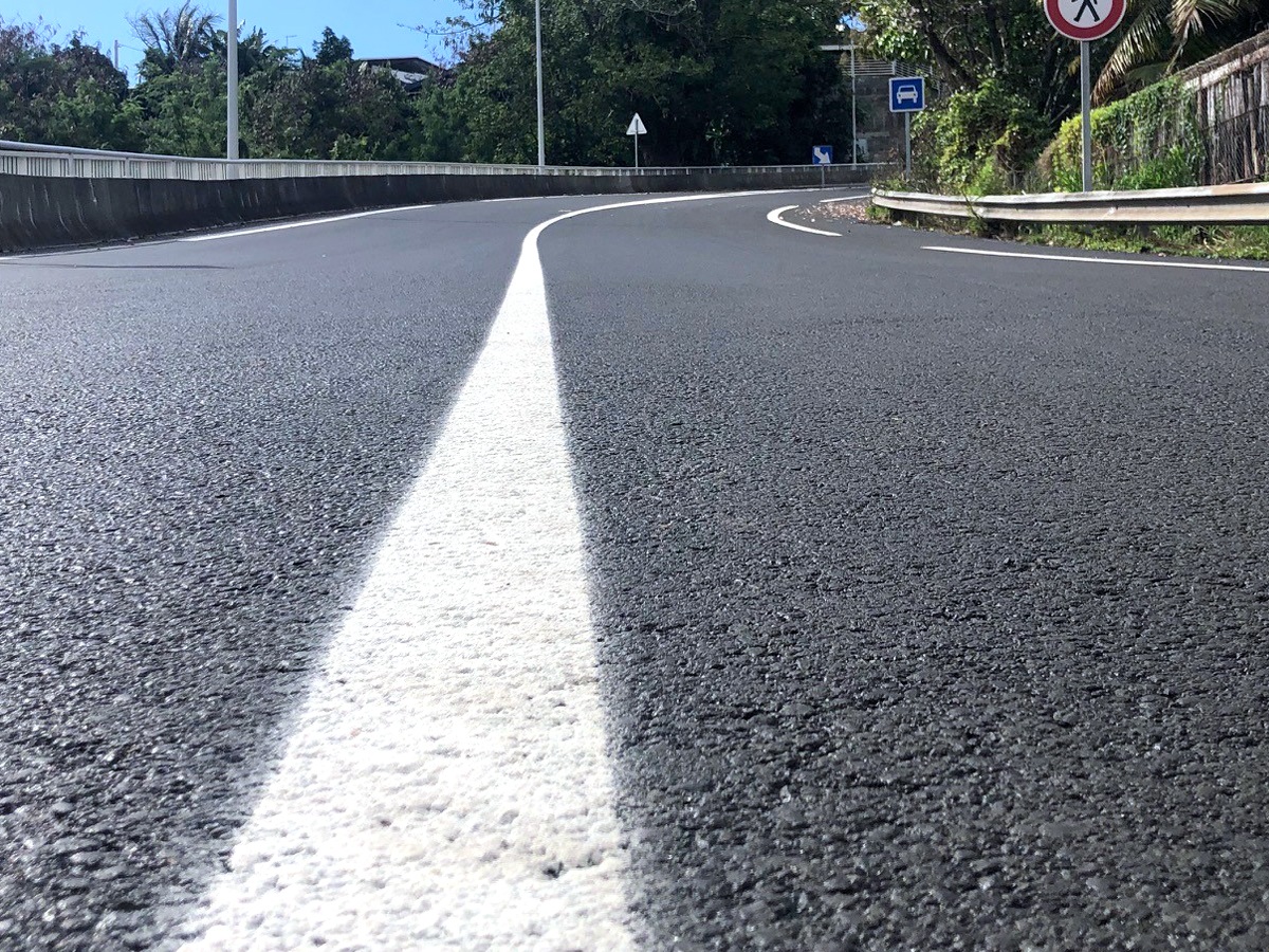 Peinture routière marquage au sol delcourt