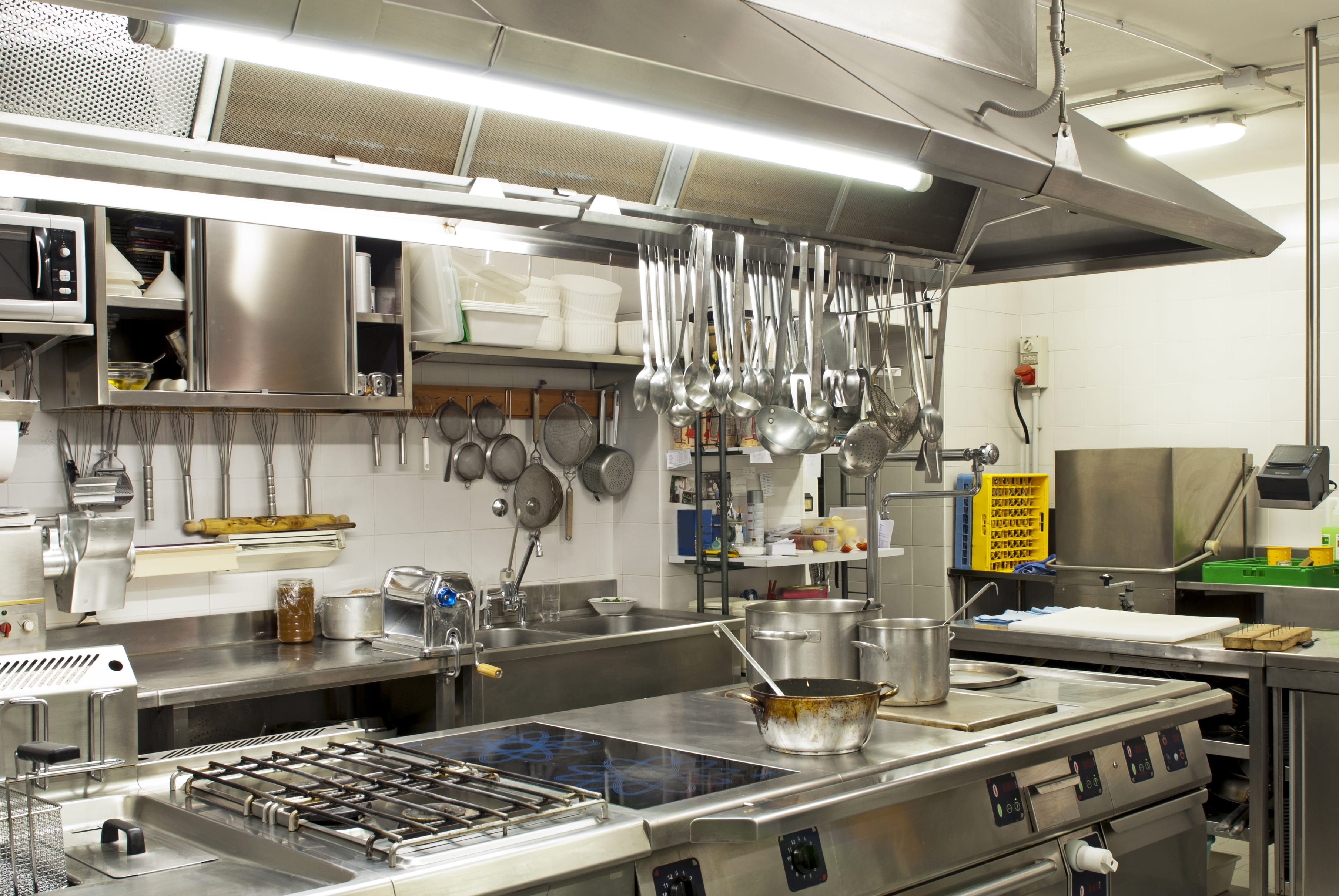 Nettoyer l'inox de cuisine : quels produits professionnels choisir