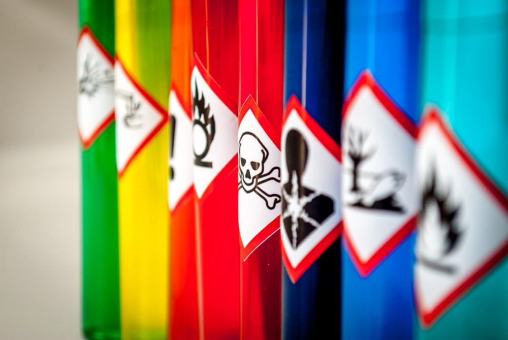 Comprendre les symboles de danger sur les étiquettes des produits d'entretien