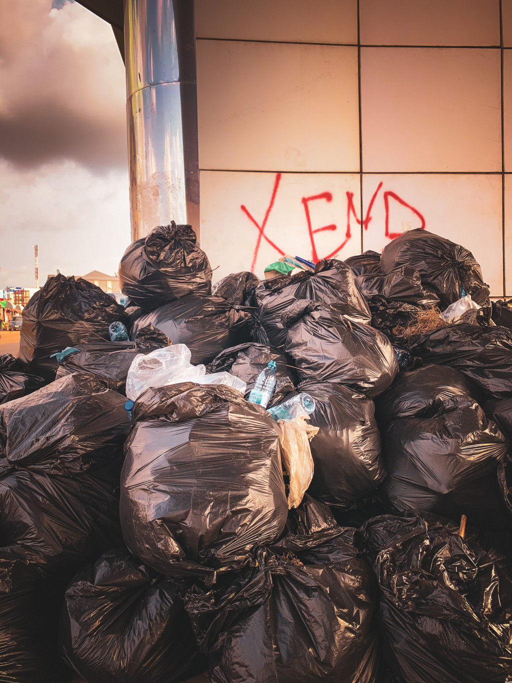 Poubelle À Pédale Système De Tri Des Déchets Poubelle 3 X 8 L Noire à Prix  Carrefour