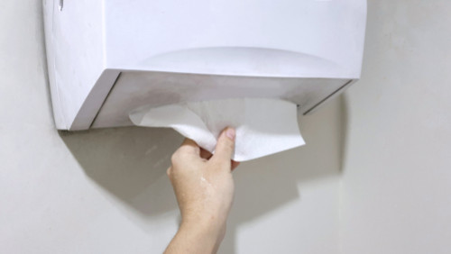 Distributeur d'essuie-mains papier à découpe