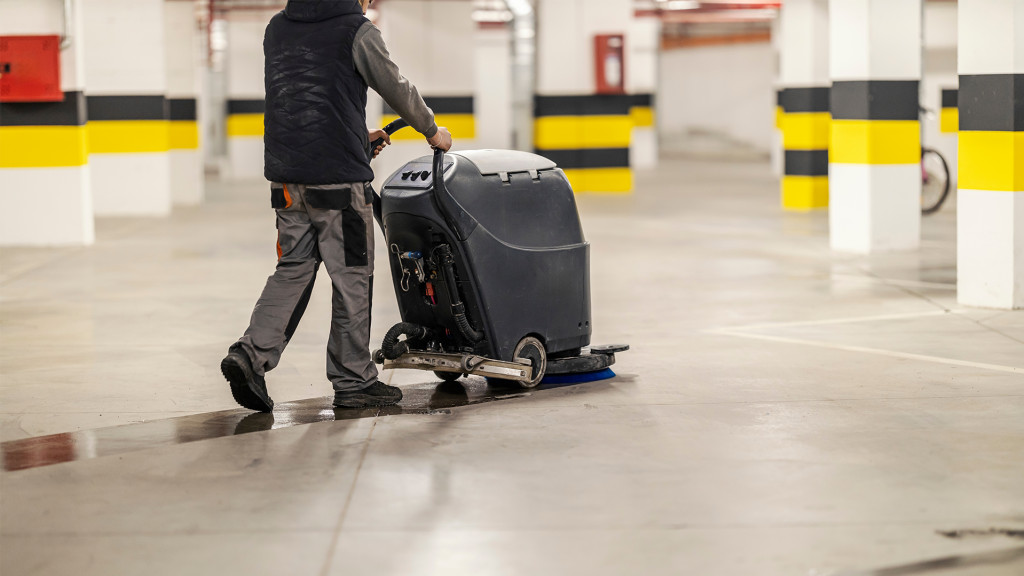 Robot laveur professionnel vs autolaveuse traditionnelle : que choisir ?