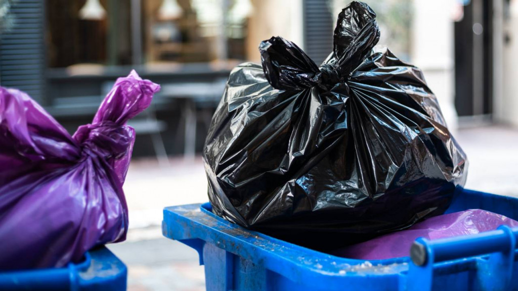 A partir du 1 décembre, le sac transparent apparait, le sac bleu grossit 