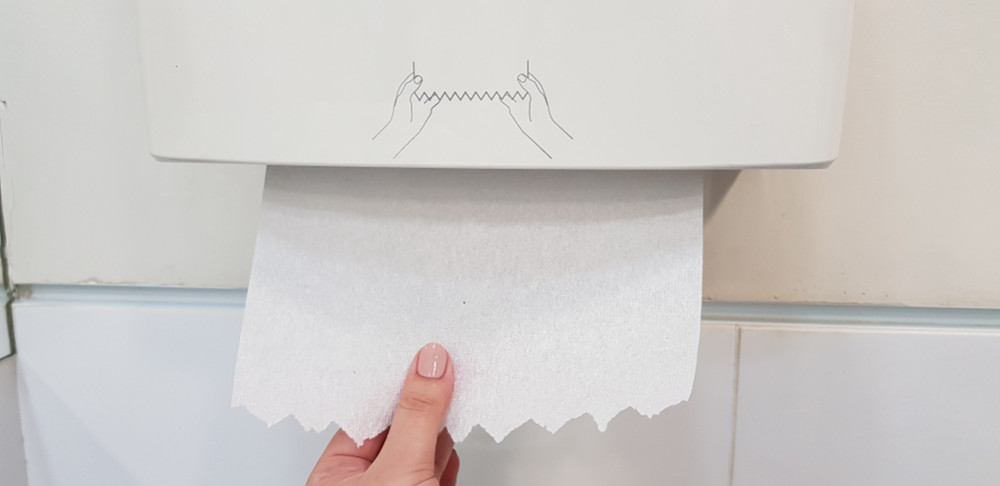 Essuie-mains : les avantages du feuille à feuille