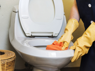 Comment nettoyer une cuvette de wc très entartrée ?